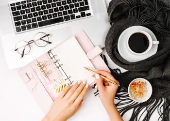 Making Your Own Mom Planner 2022: 5 Easy Steps to Organization