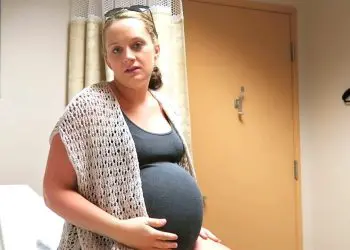 Husband Dumps Pregnant Wife – 5 Weeks Later, She Finds This In Her Oven…