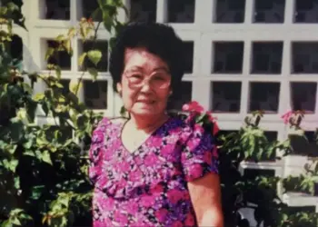 Woman Buys Dress In A Thrift Store – She’s Shocked When She Reads The Label