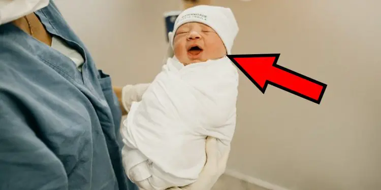 Midwife Gives Baby To Mother – But Then They Make A Shocking Discovery