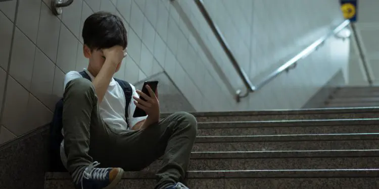 How To Deal With Bullying As a Mom: A Great Guide To The Tricky Topic