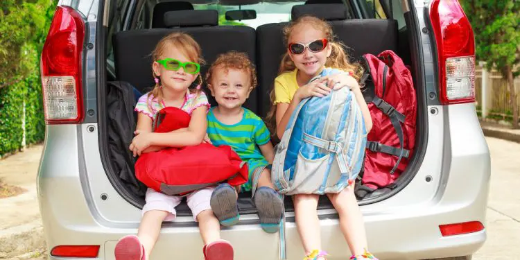 Travel Anxiety in Kids: How to Spot It And How to Deal with It